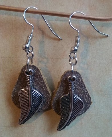 boucles d'oreilles en cuir et plume métal