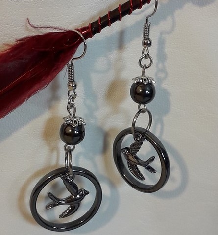 Boucles d'oreilles anneaux en hématite et breloque 