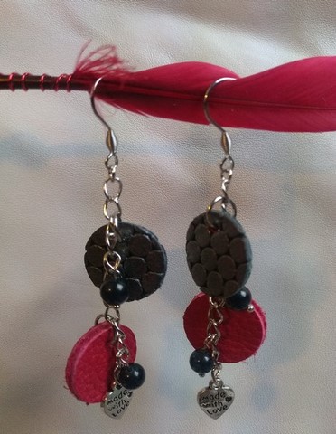 boucles d'oreilles cuir et perles naturelles 