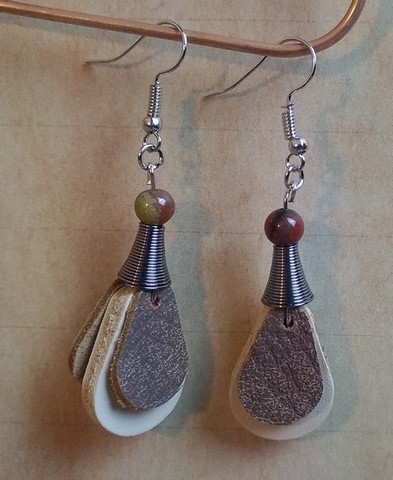 boucles d'oreilles goutte en cuir 