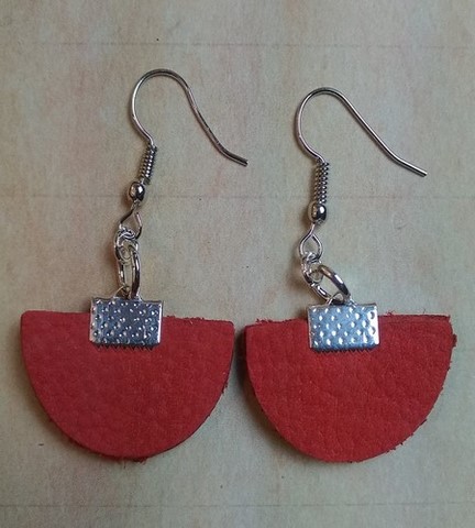 boucles d'oreilles demi-lune en cuir 