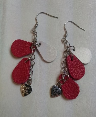 boucles d'oreilles en cuir rouge et blanc 