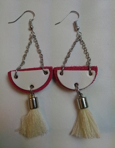 cuir et pompons Boucles d'oreilles demi-lune en cuir et pompons