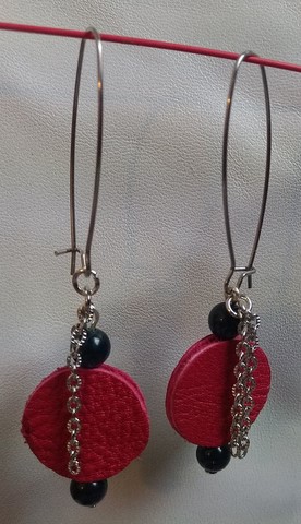 Boucles d'oreilles cuir et perles naturelles noires