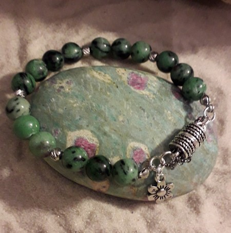 bracelet aventurine et rubis dans zoisite 