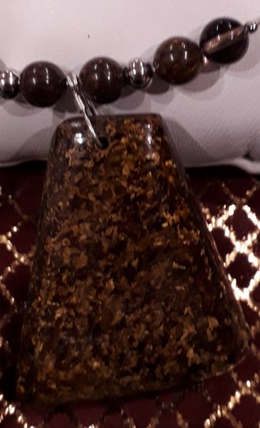 pendentif en bronzite