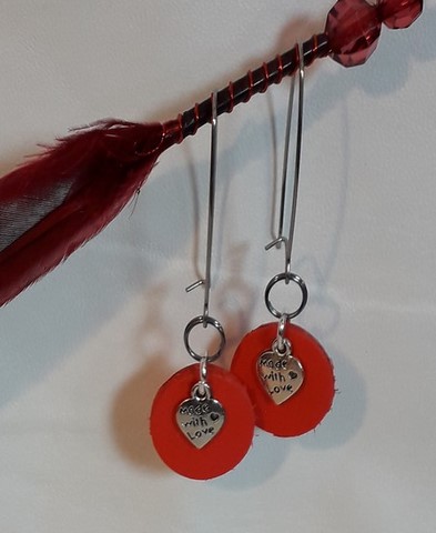 Boucles d'oreilles "ronds en cuir suspendu et coeur" 