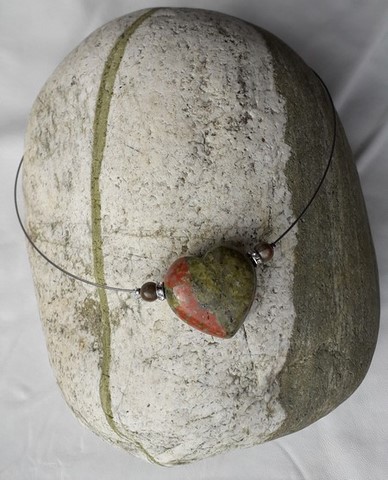 Pendentifs en coeur unakite