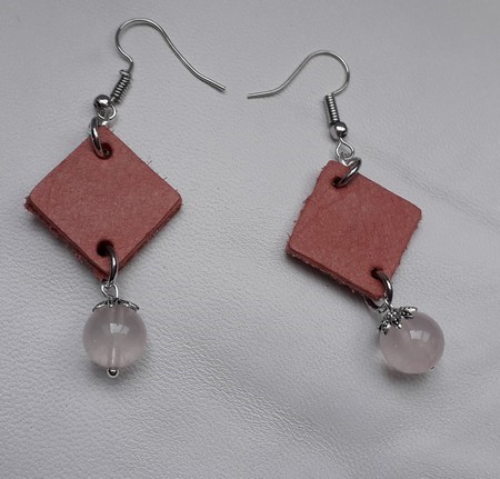 boucles d'oreilles en mauve et perles de quartz rose 