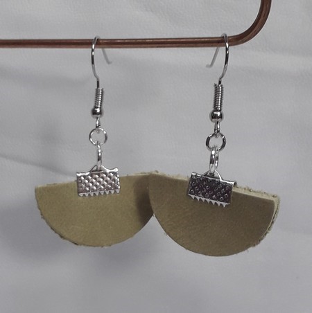 boucles d'oreilles demi-lune en cuir 