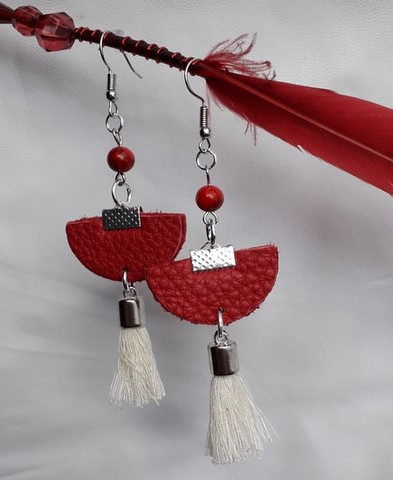 pendentif en cuir véritable avec pompon