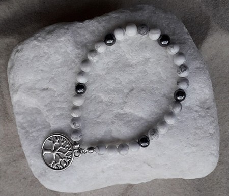 Bracelet hématite et howlite naturelles 6 ou 8 mm