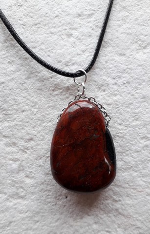 Pendentifs en pierre naturelle monté sur chaînette 