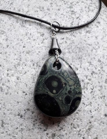 pendentif en jaspe kambaba