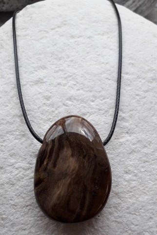 Pendentifs en pierre naturelle monté sur chaînette 