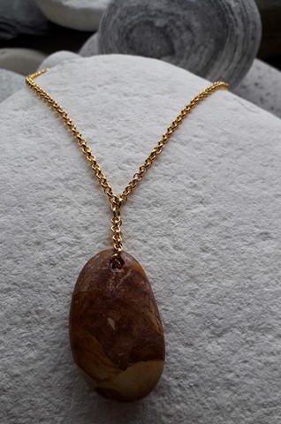 Pendentifs en pierre naturelle monté sur chaînette 