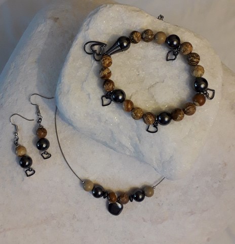 parure en hématite,  bracelet, boucles d'oreilles
