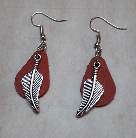 boucles d'oreilles pompons et perles naturelles