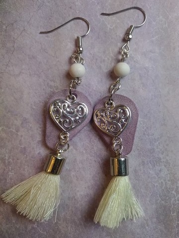 boucles d'oreilles en cuir, coeur métal , pompon 