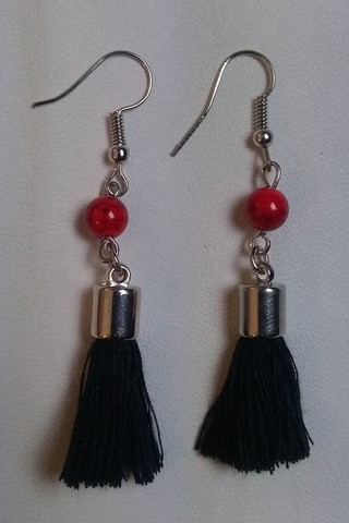 pendentifs pompons noirs et perle naturelle