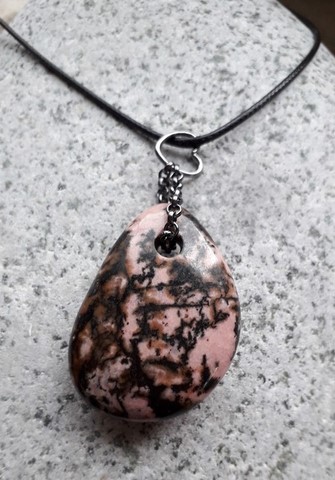 pendentif en rhodonite