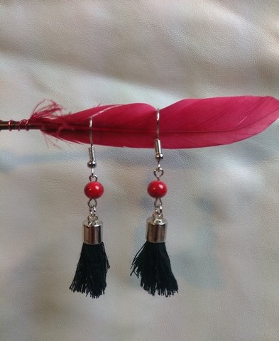 boucles d'oreilles pompons et perles naturelles