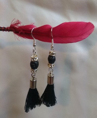 pendentifs pompons noirs pierre de lave 