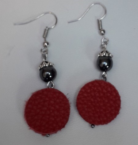 boucles d'oreilles cuir, rond rouge et hématite