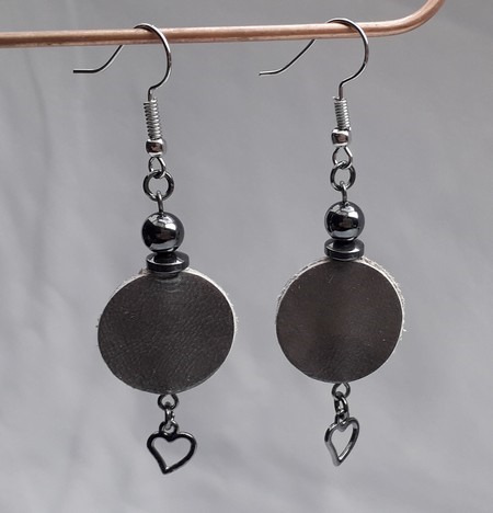Boucles d'oreilles cuir véritable verni hématite 