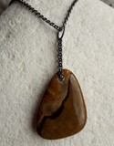 Pendentifs en pierre naturelle monté sur chaînette 