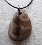 Pendentifs en pierre naturelle monté sur chaînette 