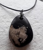 Pendentifs en pierre naturelle monté sur chaînette 