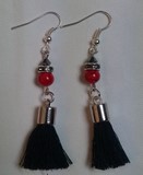 pendentifs pompons noirs